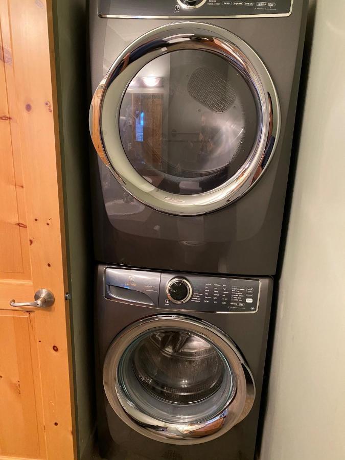 3 Bedroom 3 Bath Ski In Ski Out With Private Hot Tub Big White Eksteriør bilde
