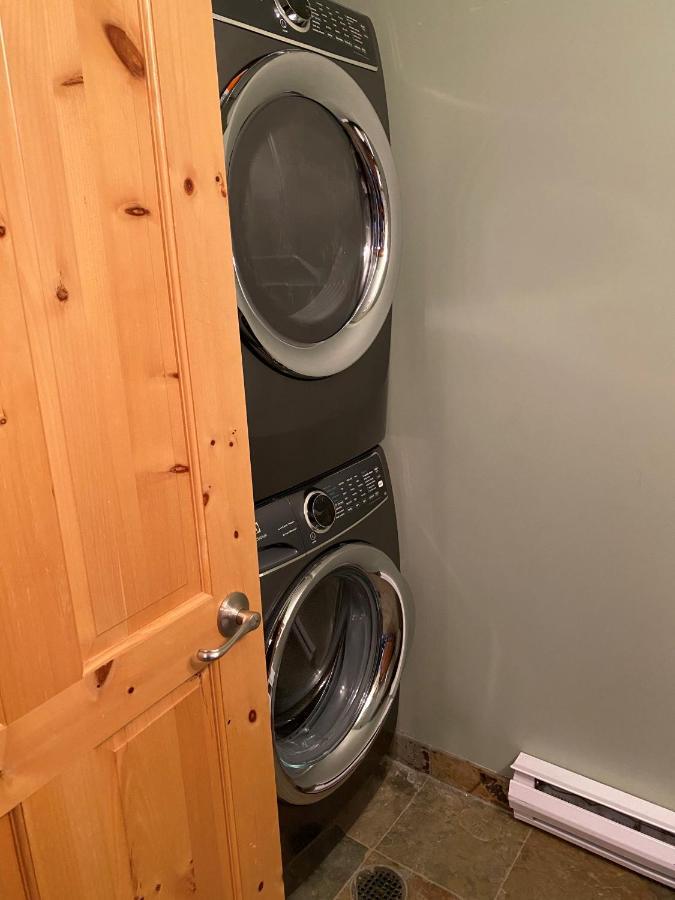 3 Bedroom 3 Bath Ski In Ski Out With Private Hot Tub Big White Eksteriør bilde