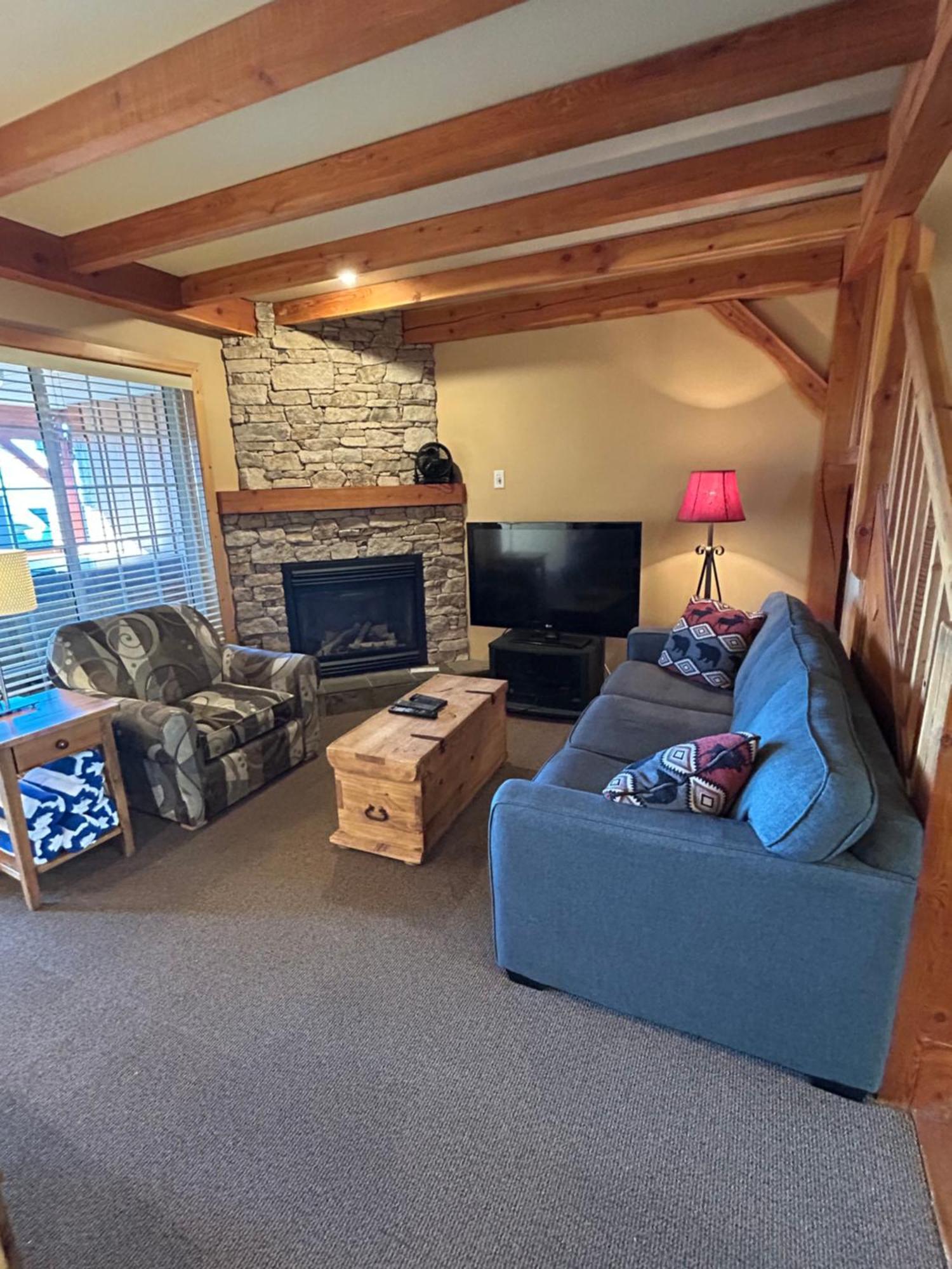 3 Bedroom 3 Bath Ski In Ski Out With Private Hot Tub Big White Eksteriør bilde