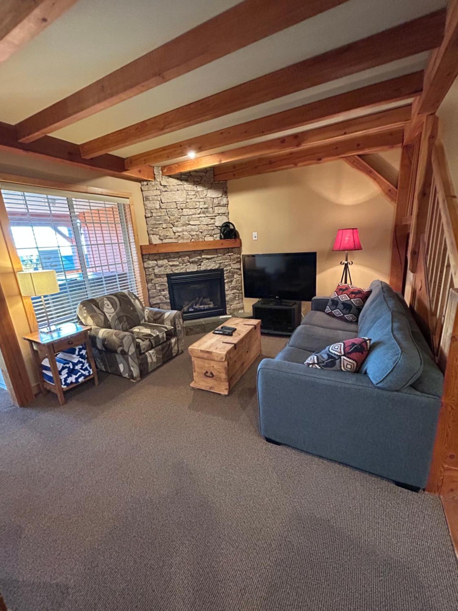 3 Bedroom 3 Bath Ski In Ski Out With Private Hot Tub Big White Eksteriør bilde