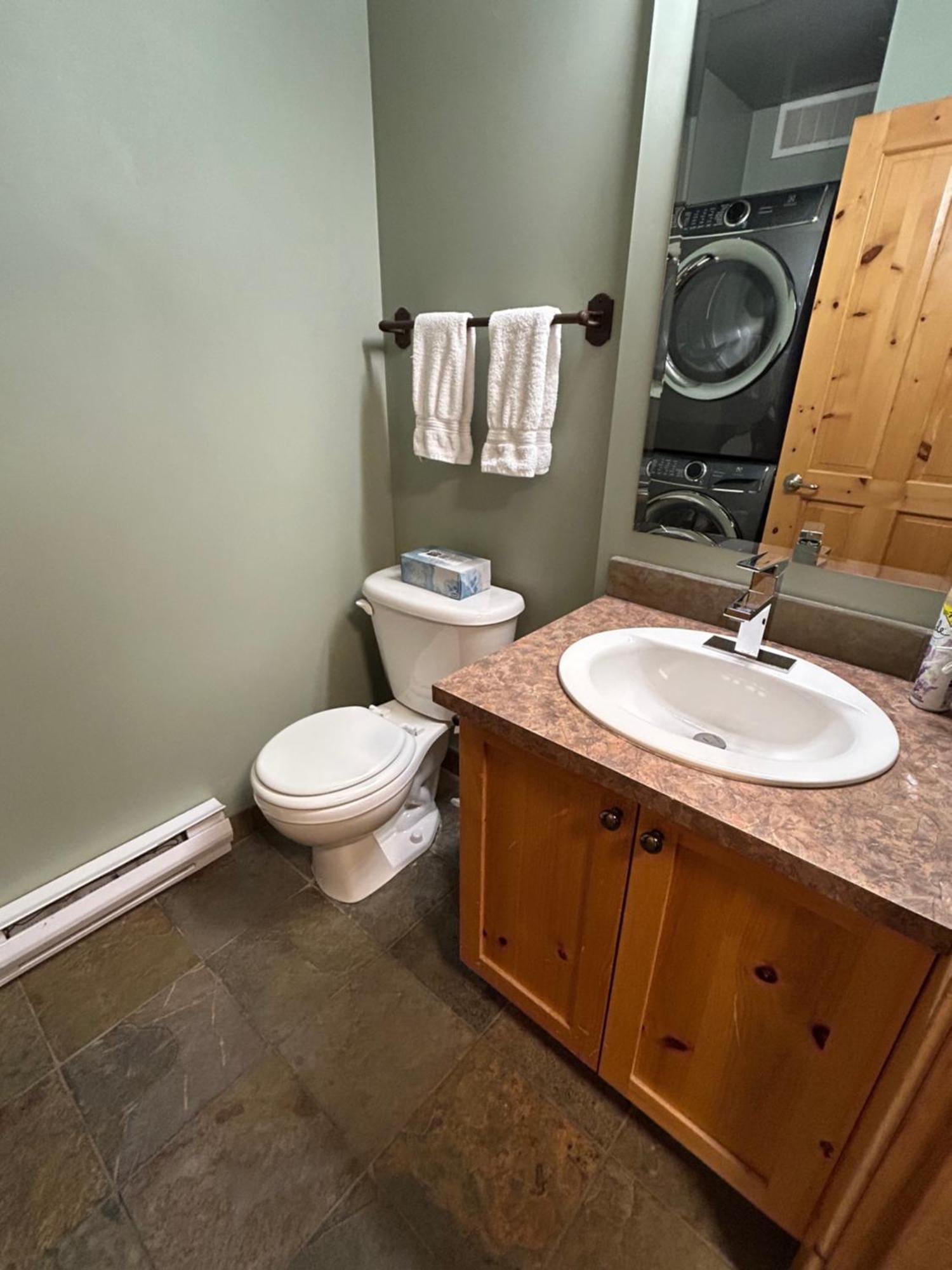 3 Bedroom 3 Bath Ski In Ski Out With Private Hot Tub Big White Eksteriør bilde
