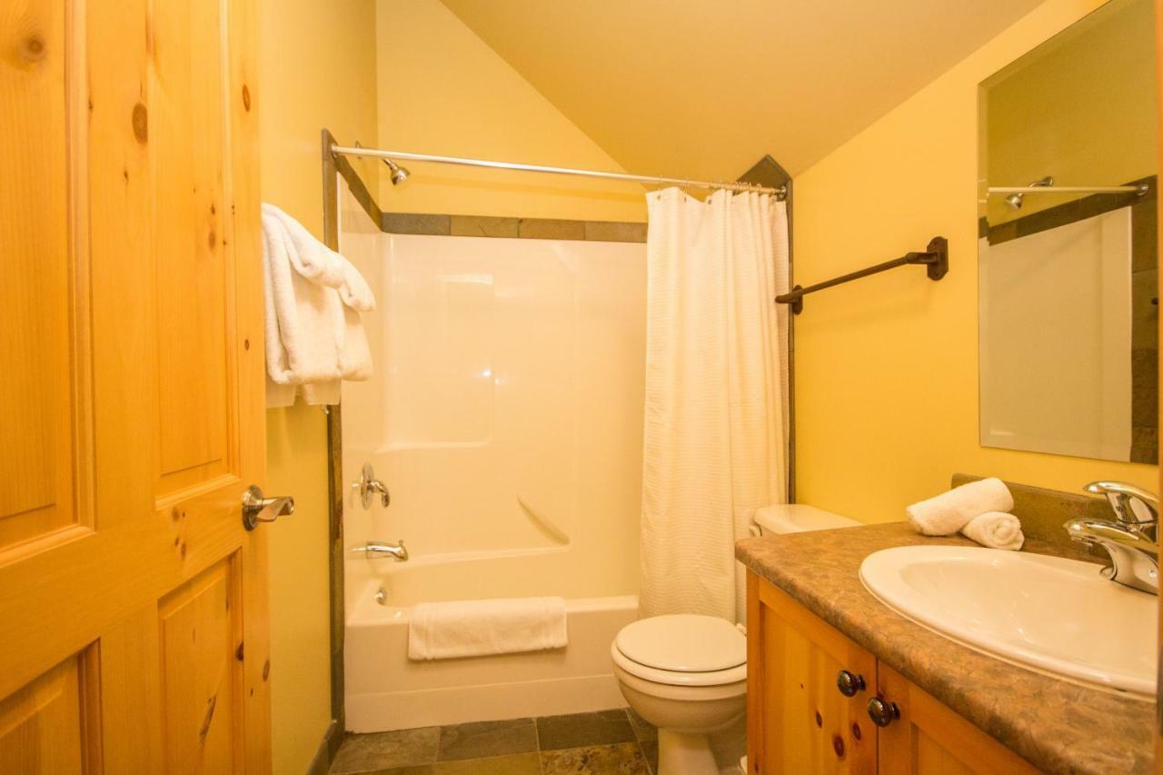 3 Bedroom 3 Bath Ski In Ski Out With Private Hot Tub Big White Eksteriør bilde