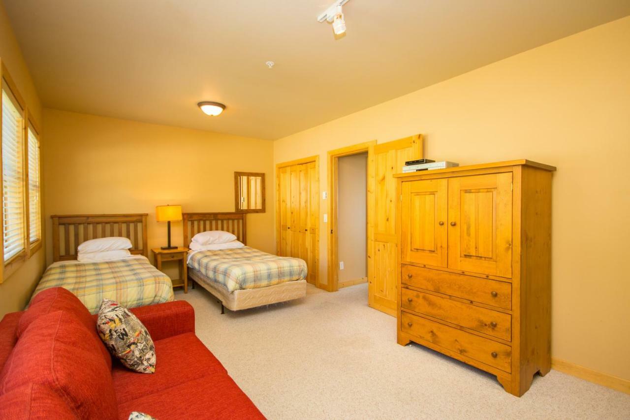 3 Bedroom 3 Bath Ski In Ski Out With Private Hot Tub Big White Eksteriør bilde