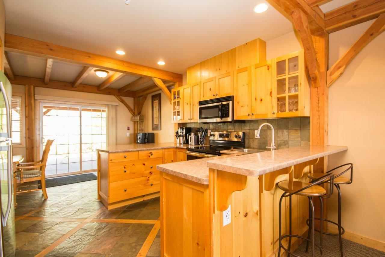 3 Bedroom 3 Bath Ski In Ski Out With Private Hot Tub Big White Eksteriør bilde